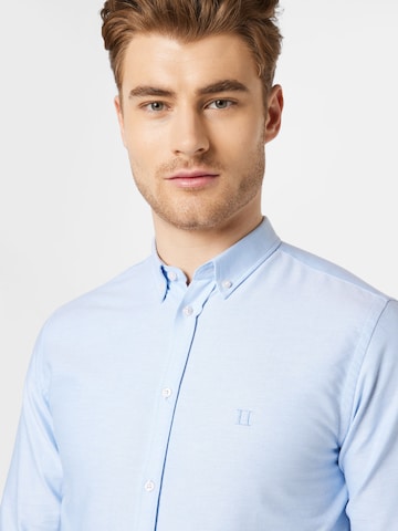 Les Deux - Ajuste estrecho Camisa 'Christoph' en azul