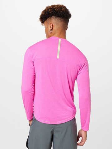 T-Shirt fonctionnel 'Run Anywhere' UNDER ARMOUR en rose