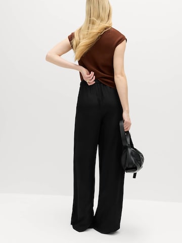 Marks & Spencer Wide leg Trousers in Black: front