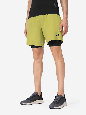 Regular Pantalon de sport 4F en vert : devant