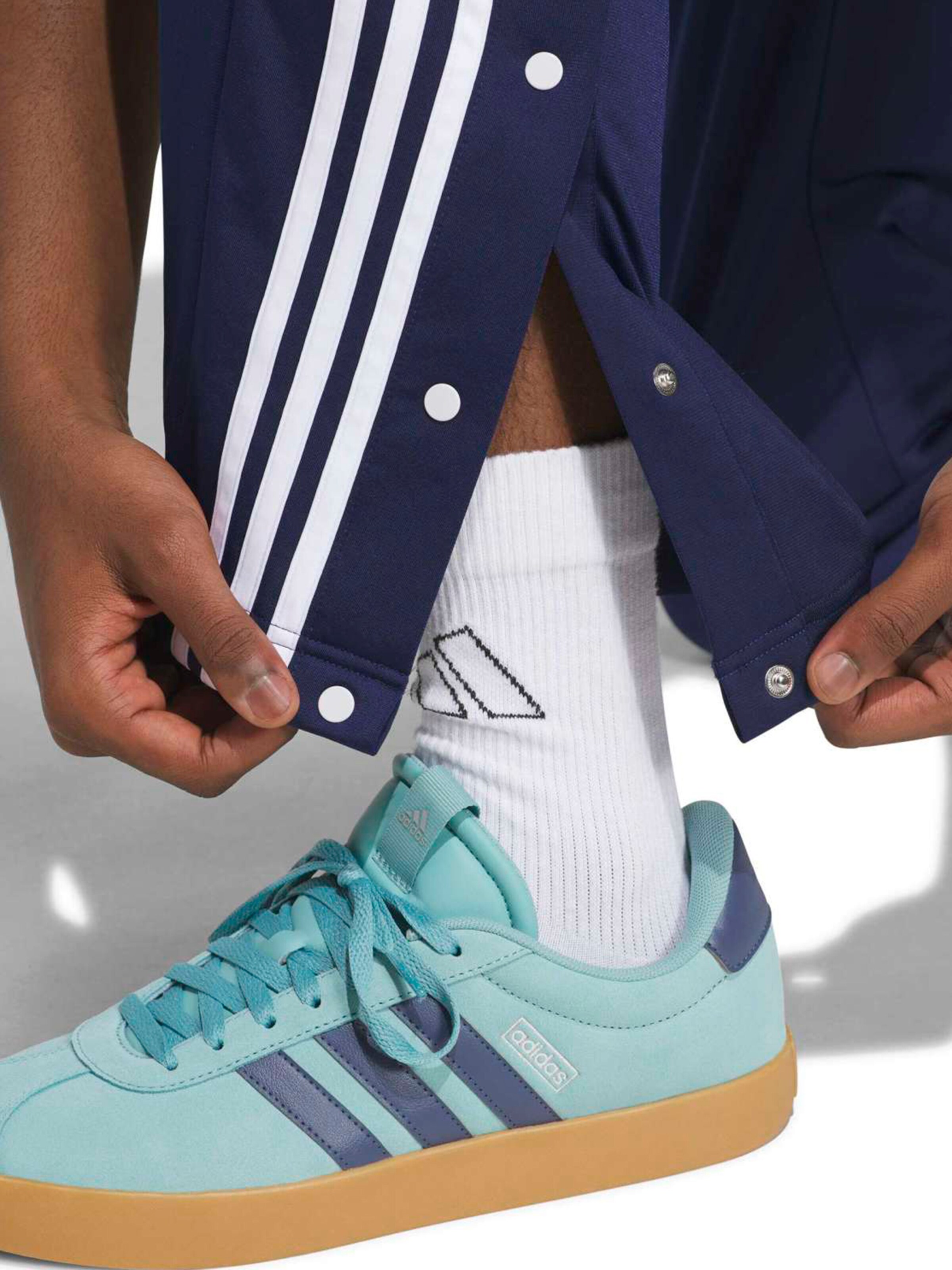 ADIDAS SPORTSWEAR Štandardný strih Športové nohavice - Modrá