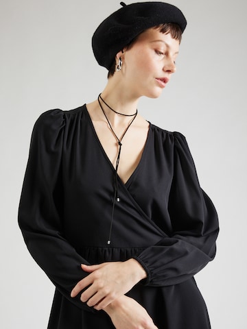 Monki Šaty – černá