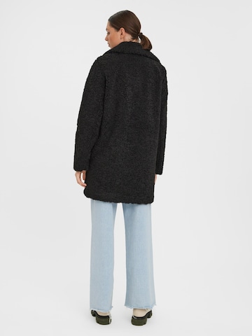 VERO MODA Between-Seasons Coat 'Kylie' in Black