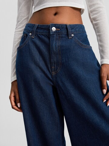 Wide leg Jeans de la Bershka pe albastru