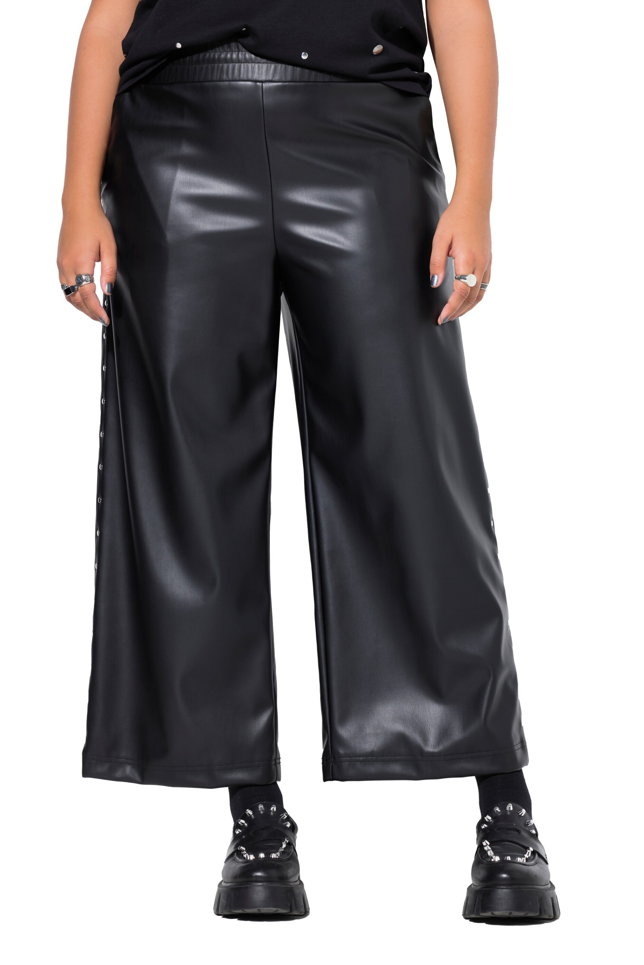 Studio Untold Wide leg Trousers in Black: front