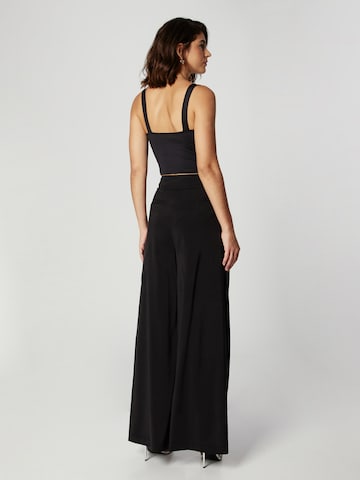 Guido Maria Kretschmer Women Wide Leg Plissert bukse 'Cami' i svart: bakside