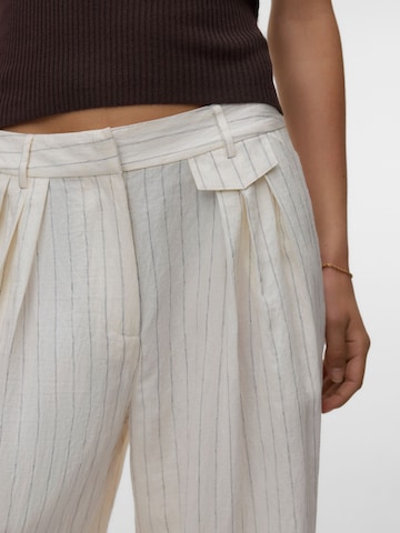 VERO MODA - Pierna ancha Pantalón plisado 'VMPolly' en blanco