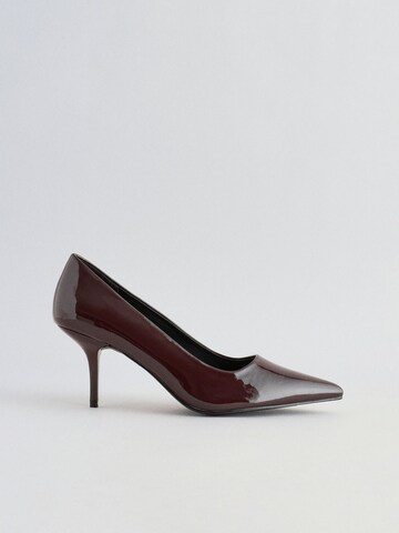 The Set Pumps in Rot