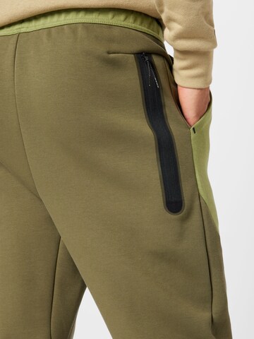 Nike Sportswear - Tapered Pantalón en verde