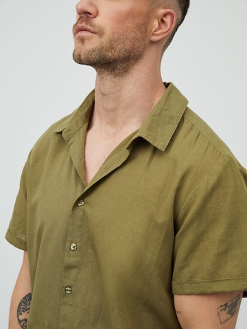 Coupe regular Chemise 'Logan' DAN FOX APPAREL en vert