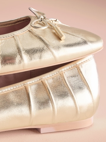 B by Ted Baker Ballerina in Goud
