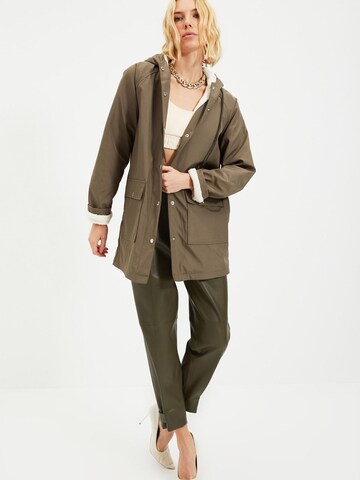 Parka de primăvară-toamnă de la Trendyol pe verde