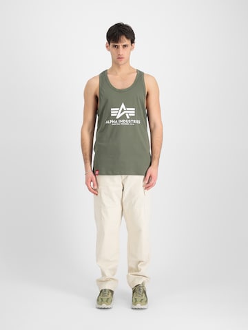 ALPHA INDUSTRIES Футболка в Зеленый