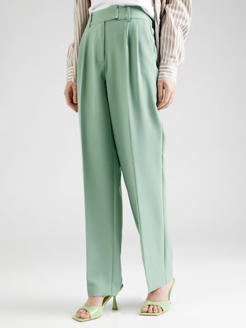 regular Pantaloni con pieghe 'LANA-BERRY' di ONLY in verde: frontale