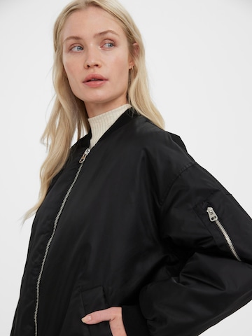 Veste mi-saison VERO MODA en noir