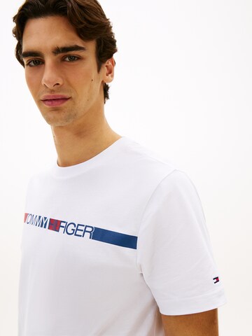 TOMMY HILFIGER T-Shirt 'BRAND LOVE' in Weiß