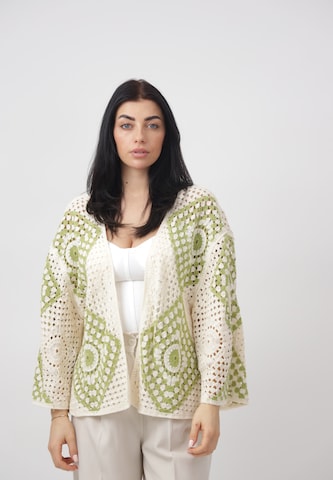 Elara Cardigan i grøn: forside