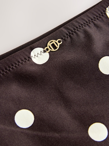 Slip costum de baie de la Next pe maro