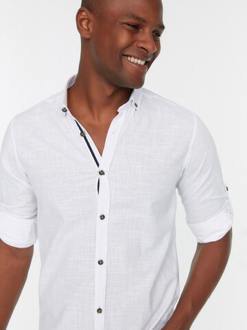 Coupe regular Chemise Trendyol en blanc