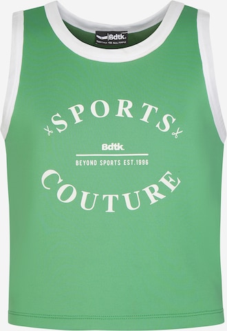 Bdtk Sporttop 'BEYOND' in Grün: Vorderseite