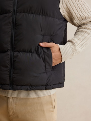 DAN FOX APPAREL - Colete 'Konrad' em preto