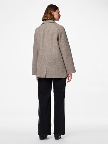 Cappotto di mezza stagione 'PCMarbel' di PIECES in grigio