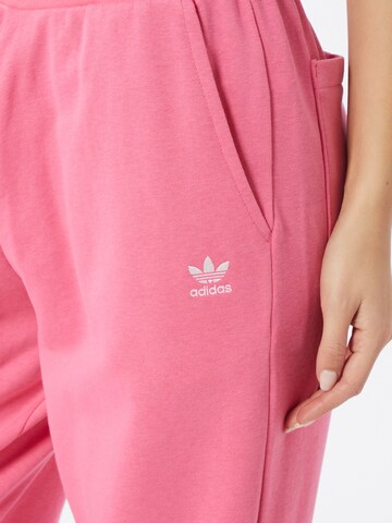 ADIDAS ORIGINALS Tapered Broek 'Trefoil Essentials' in Roze
