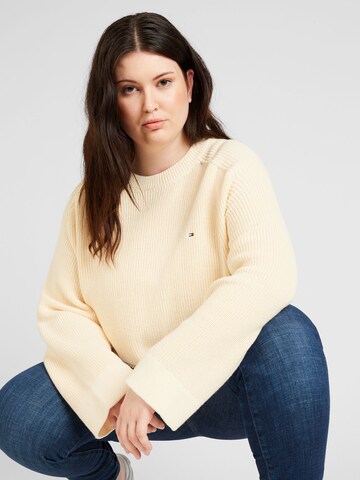 Tommy Hilfiger Curve Pullover in Gelb