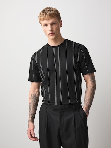 T-Shirt Next en noir : devant