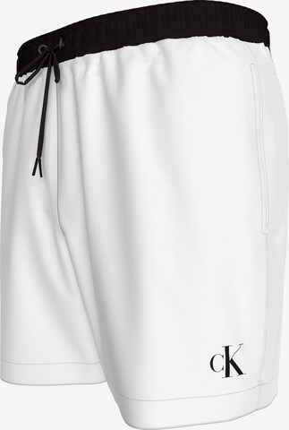 Calvin Klein Swimwear Szorty kąpielowe w kolorze biały