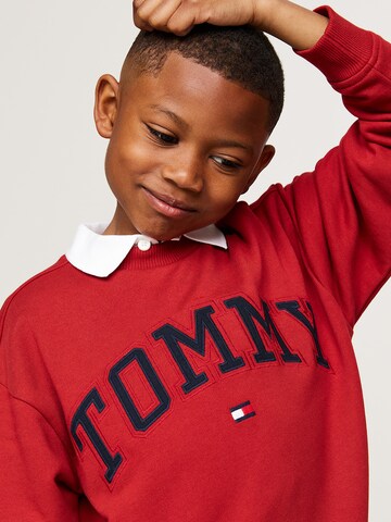 TOMMY HILFIGER Sweatshirt in Rot