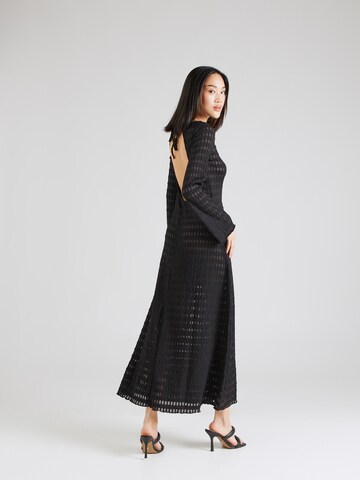 Rochie de la Monki pe negru