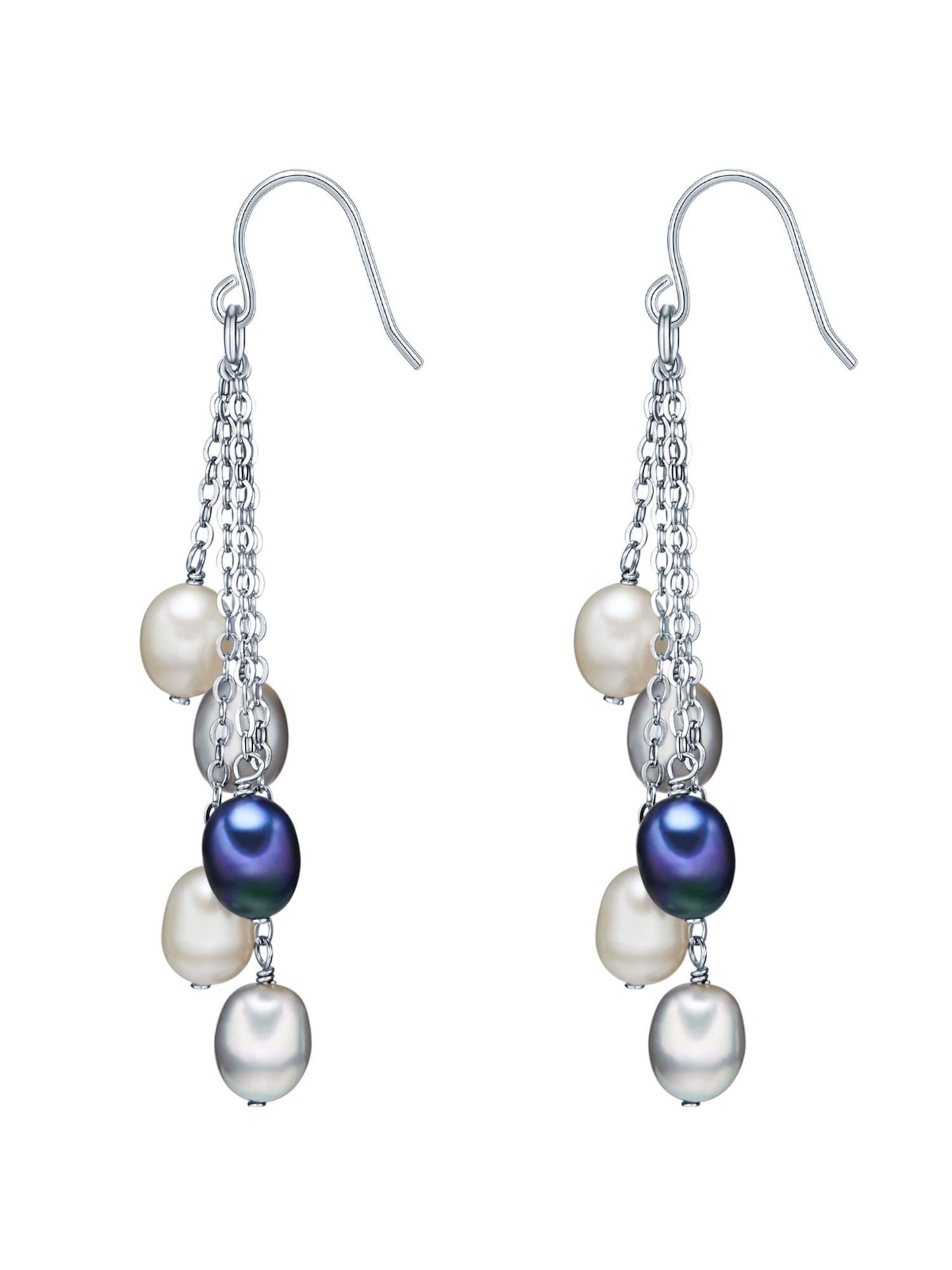 Valero Pearls Earrings in Silver
