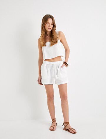 Koton Regular Shorts in Weiß