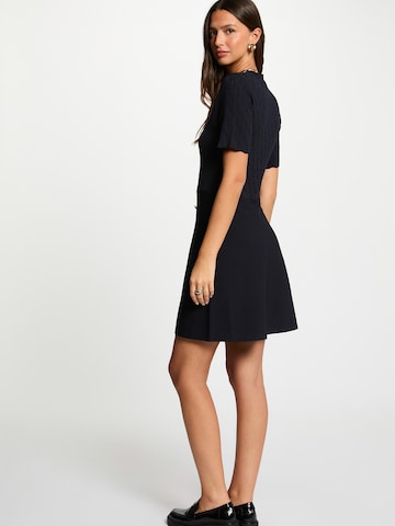 Morgan Плетена рокля в синьо