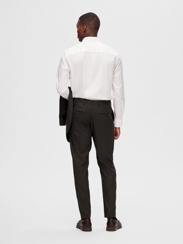 SELECTED HOMME Slimfit Pantalon 'Neil' in Bruin