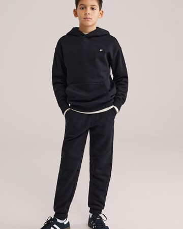 WE Fashion Regular Trousers in Black