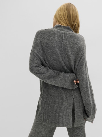 Pullover extra large di bonprix in grigio