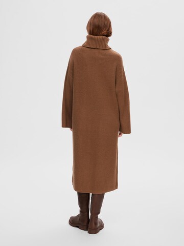 SELECTED Knitted dress in Brown