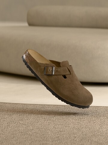 BIRKENSTOCK Muiltjes 'Boston' in Bruin