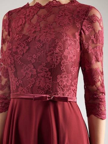 Rochie de seară de la mascara pe roșu