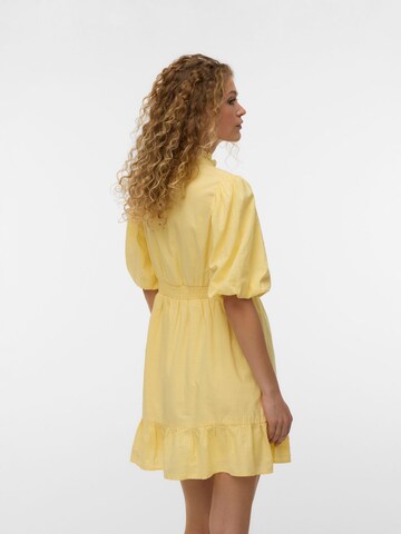 Robe-chemise 'VMClover' VERO MODA en jaune