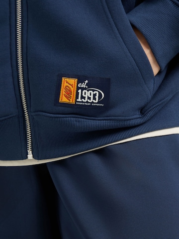 Hanorac 'Gremium vor Gericht' de la AND1 pe albastru