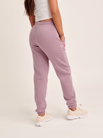 Effilé Pantalon 'Josina' ABOUT YOU x Antonia en violet