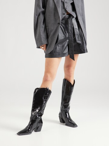 BRUUNS BAZAAR Loosefit Shorts in Schwarz: Vorderseite
