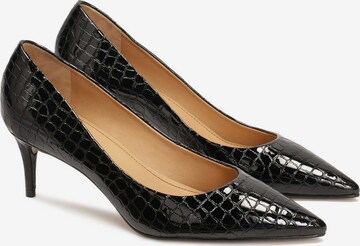 Kazar Pumps in Black