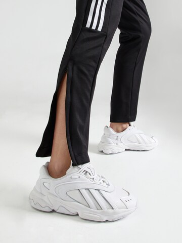 Coupe slim Pantalon de sport 'Tiro' ADIDAS SPORTSWEAR en noir