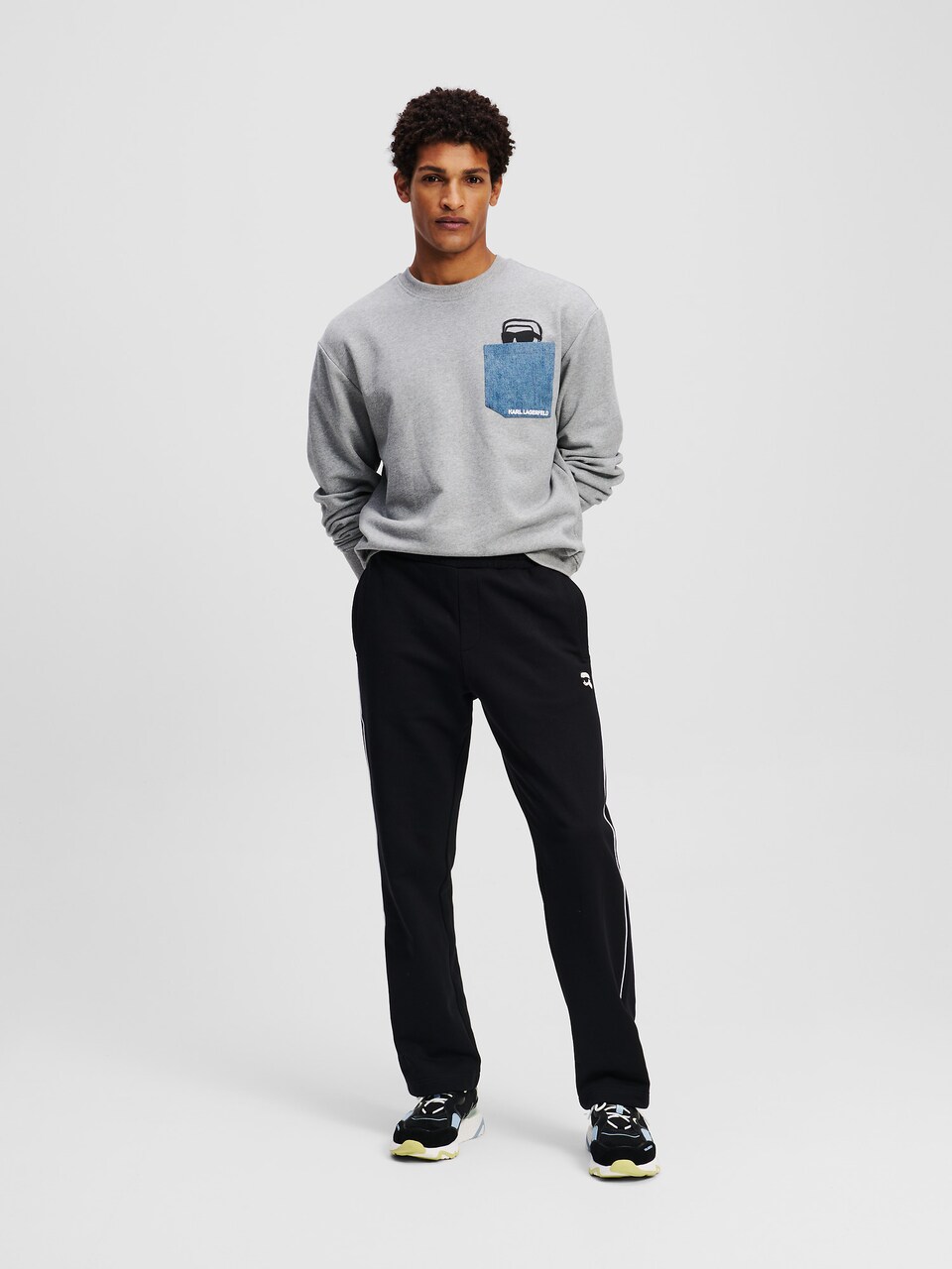 Regular Pantaloni de la Karl Lagerfeld pe negru