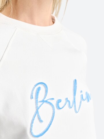 Rich & Royal Sweatshirt in White