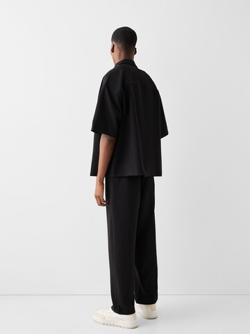 Bershka Voľný strih Nohavice - Čierna